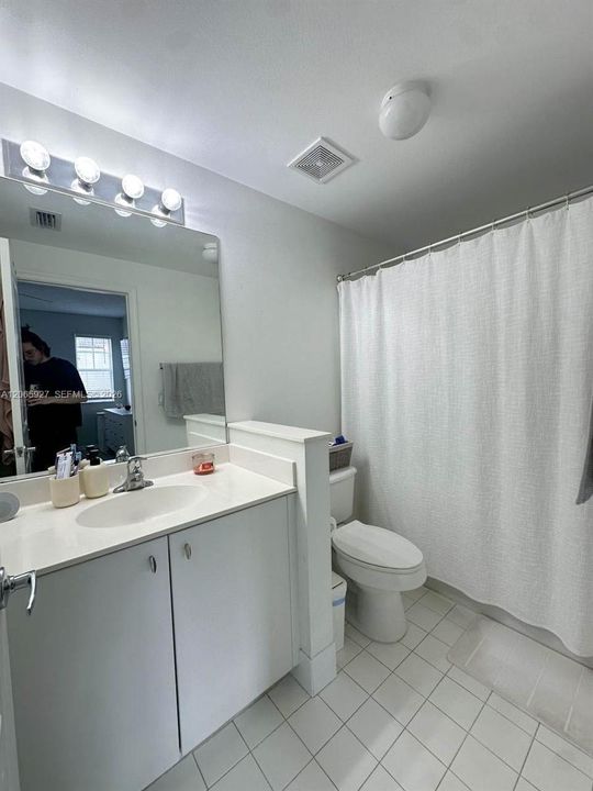 Active With Contract: $2,050 (2 beds, 2 baths, 1123 Square Feet)
