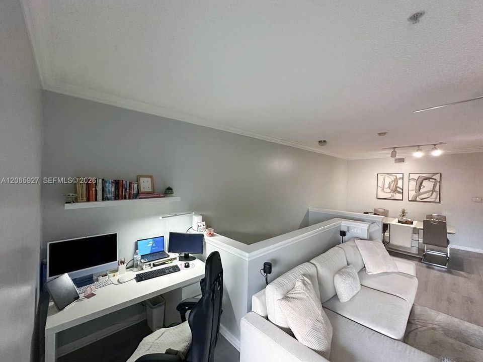 Active With Contract: $2,050 (2 beds, 2 baths, 1123 Square Feet)