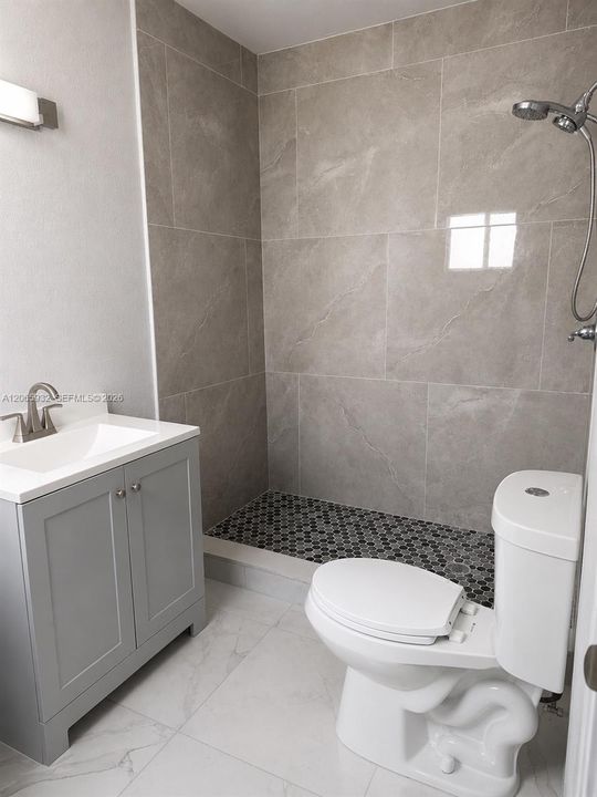 Activo con contrato: $3,700 (3 camas, 2 baños, 1323 Pies cuadrados)