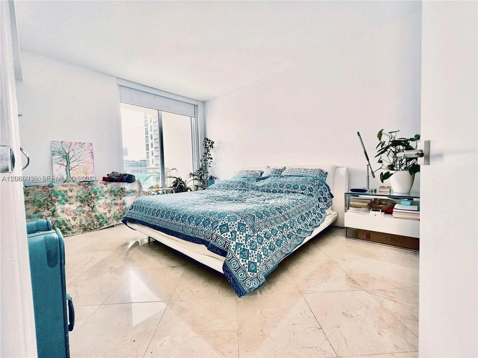For Sale: $675,000 (2 beds, 2 baths, 986 Square Feet)