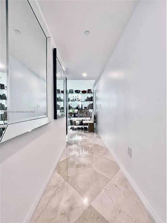 For Sale: $675,000 (2 beds, 2 baths, 986 Square Feet)