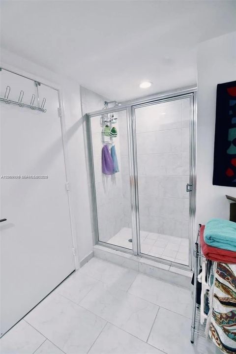 For Sale: $675,000 (2 beds, 2 baths, 986 Square Feet)
