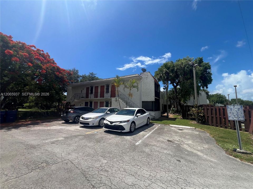 For Rent: $2,300 (2 beds, 2 baths, 777 Square Feet)