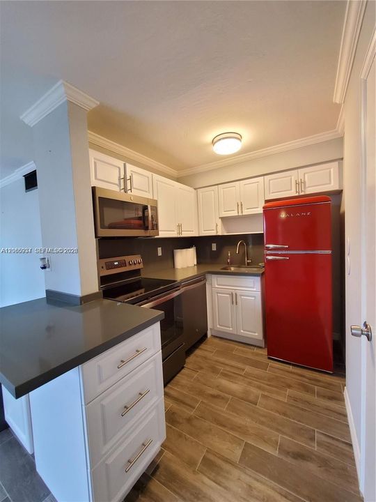 For Rent: $2,300 (2 beds, 2 baths, 777 Square Feet)