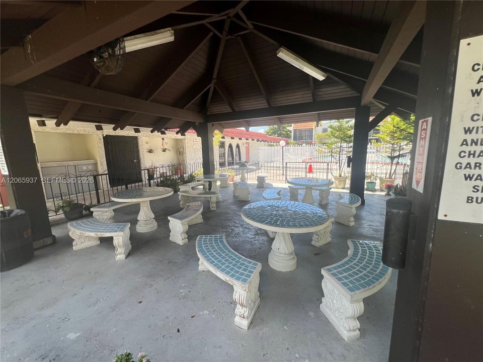 For Rent: $2,300 (2 beds, 2 baths, 777 Square Feet)