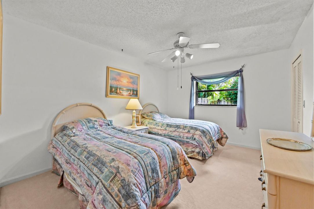20 Bedroom 01