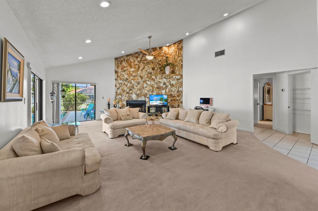 06 Living room 01