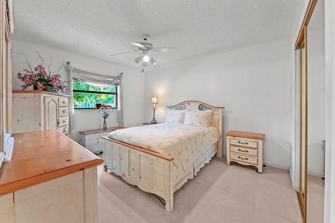 17 Bedroom 01