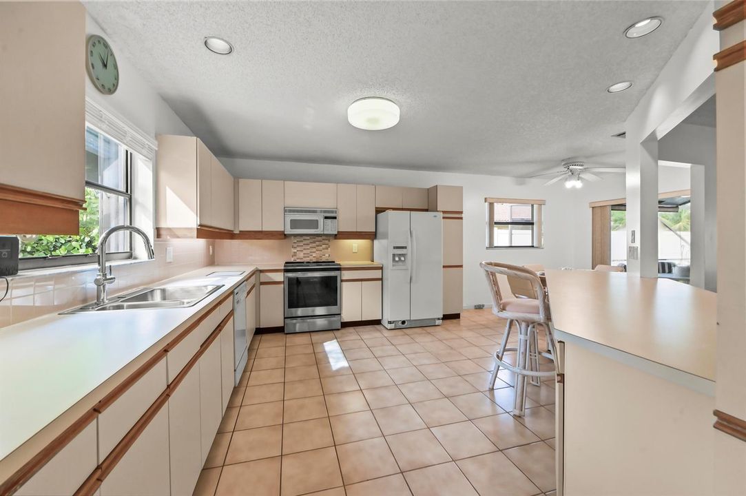 11 Kitchen 01