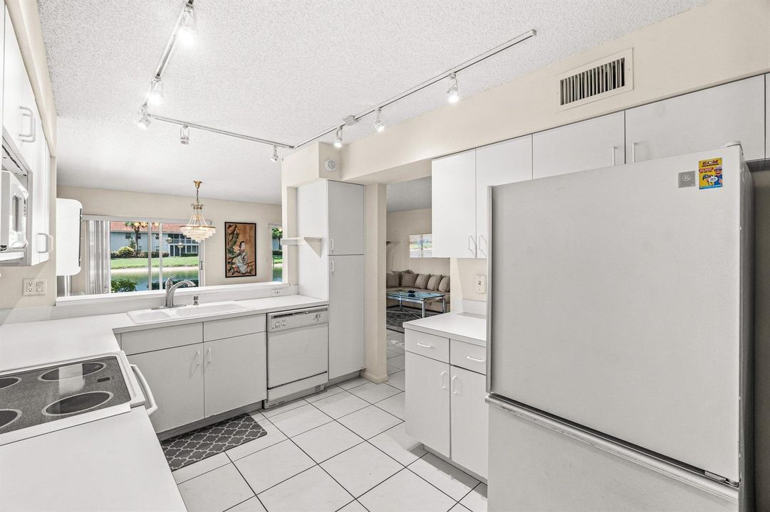 017-7408LakeMeadowWay-101-BoyntonBeach-F