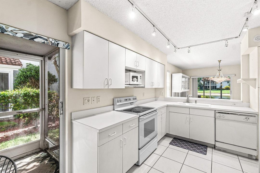 016-7408LakeMeadowWay-101-BoyntonBeach-F