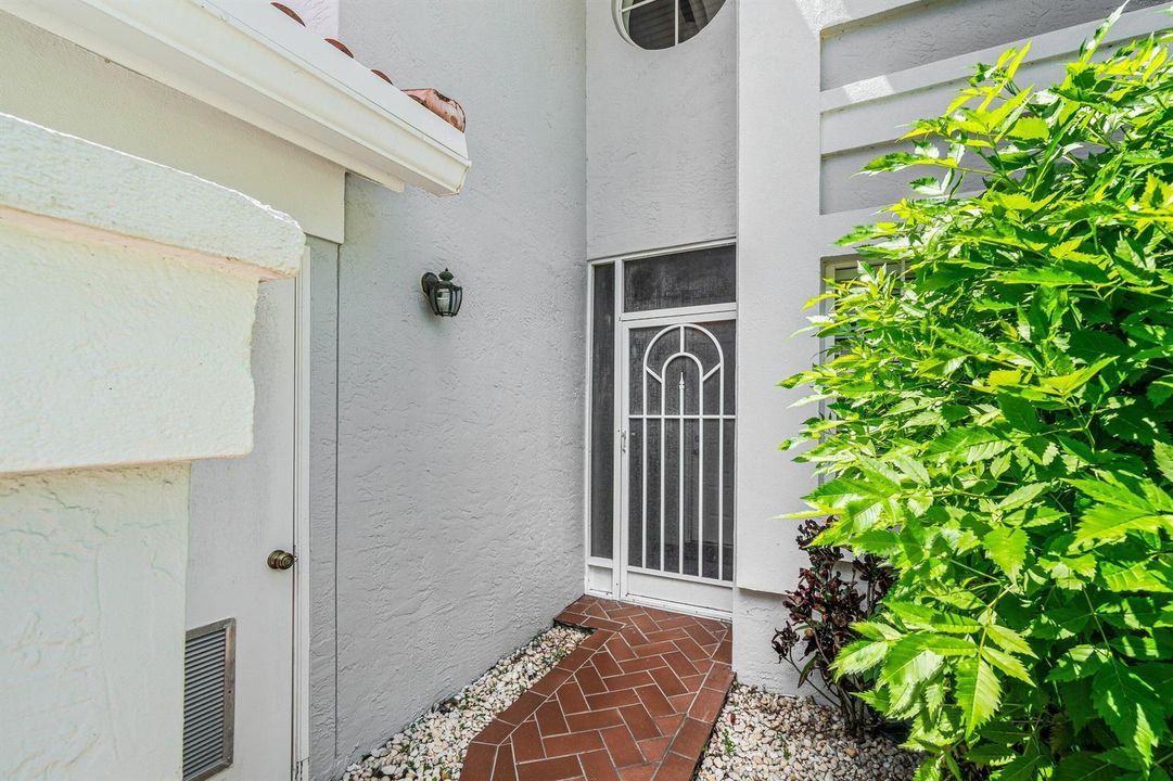 004-7408LakeMeadowWay-101-BoyntonBeach-F