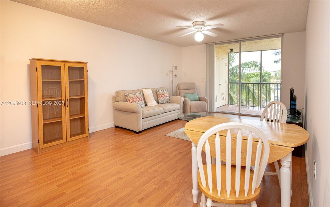 Activo con contrato: $234,900 (1 camas, 1 baños, 810 Pies cuadrados)