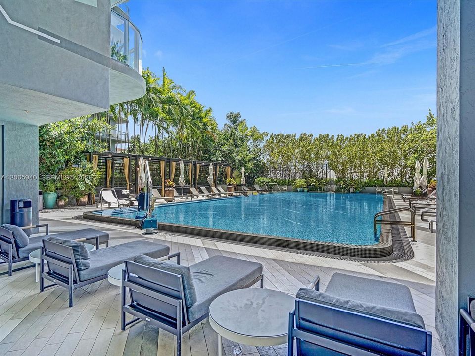 Active With Contract: $5,000 (1 beds, 2 baths, 713 Square Feet)