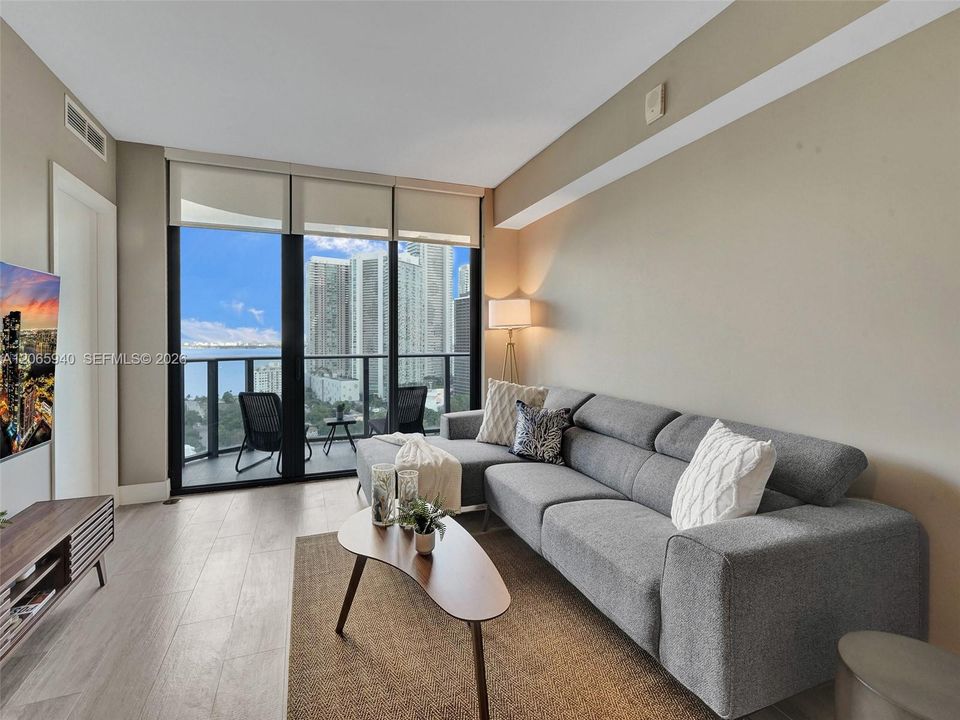 Active With Contract: $5,000 (1 beds, 2 baths, 713 Square Feet)