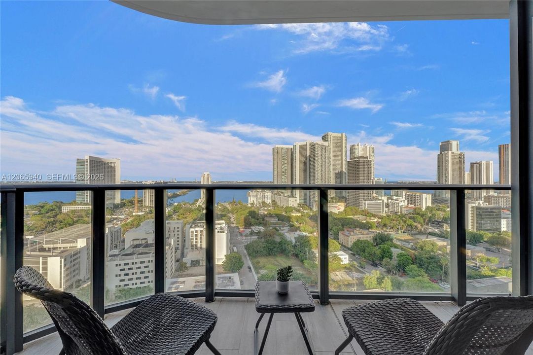 Active With Contract: $5,000 (1 beds, 2 baths, 713 Square Feet)