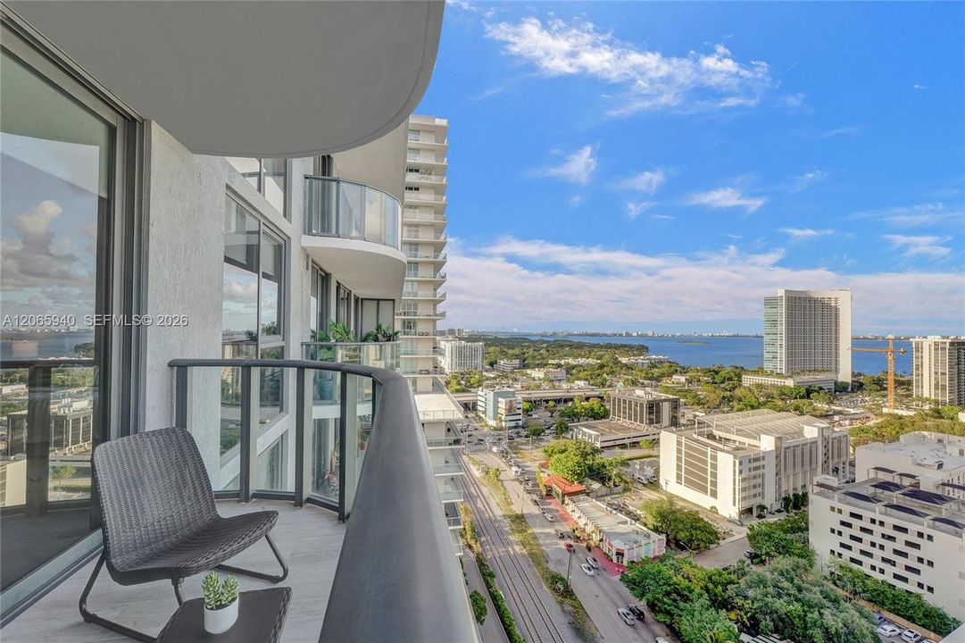 Active With Contract: $5,000 (1 beds, 2 baths, 713 Square Feet)