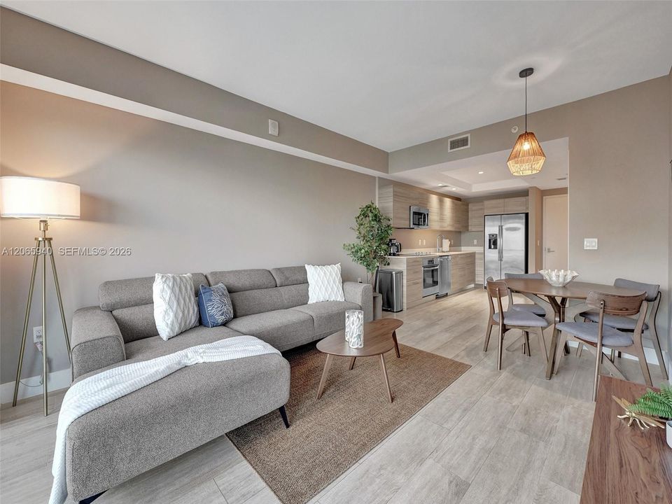 Active With Contract: $5,000 (1 beds, 2 baths, 713 Square Feet)