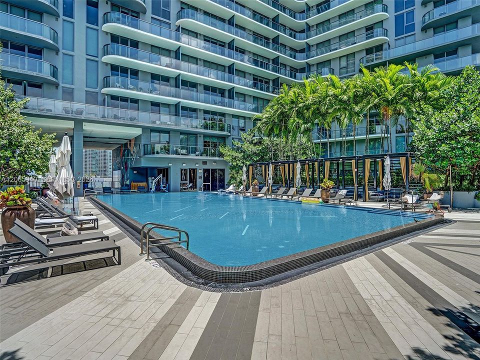 Active With Contract: $5,000 (1 beds, 2 baths, 713 Square Feet)