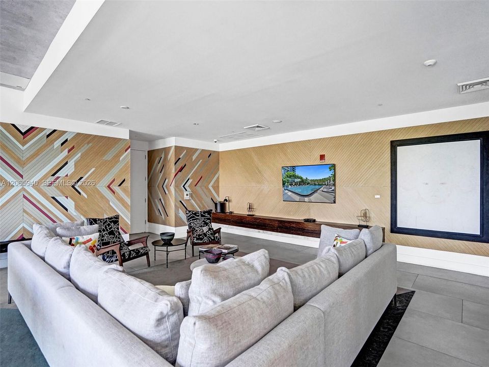 Active With Contract: $5,000 (1 beds, 2 baths, 713 Square Feet)