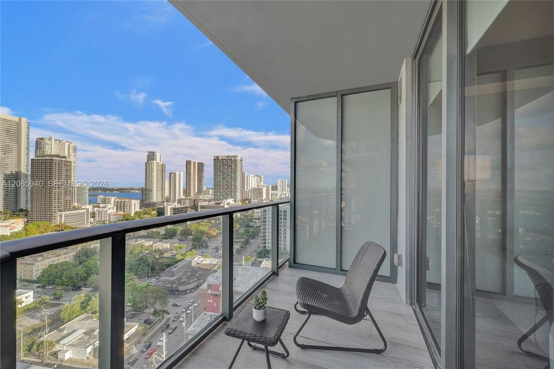 Active With Contract: $5,000 (1 beds, 2 baths, 713 Square Feet)