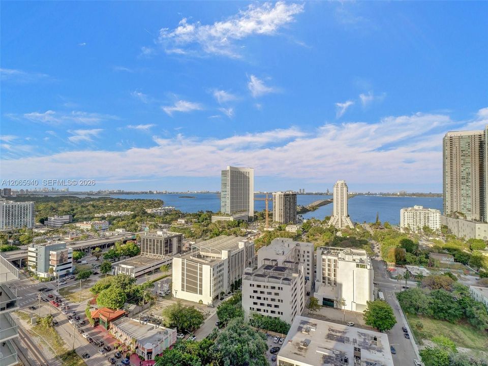 Active With Contract: $5,000 (1 beds, 2 baths, 713 Square Feet)