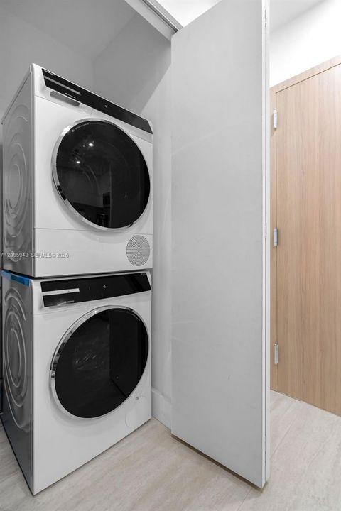 В аренду: $12,000 (2 спален, 2 ванн, 1547 Квадратных фут)