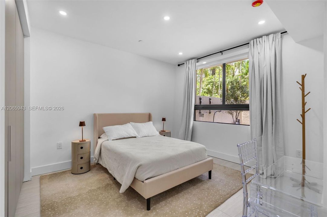 В аренду: $12,000 (2 спален, 2 ванн, 1547 Квадратных фут)