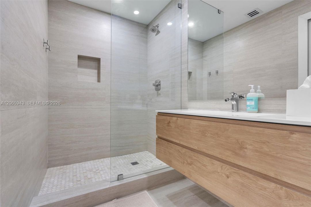В аренду: $12,000 (2 спален, 2 ванн, 1547 Квадратных фут)
