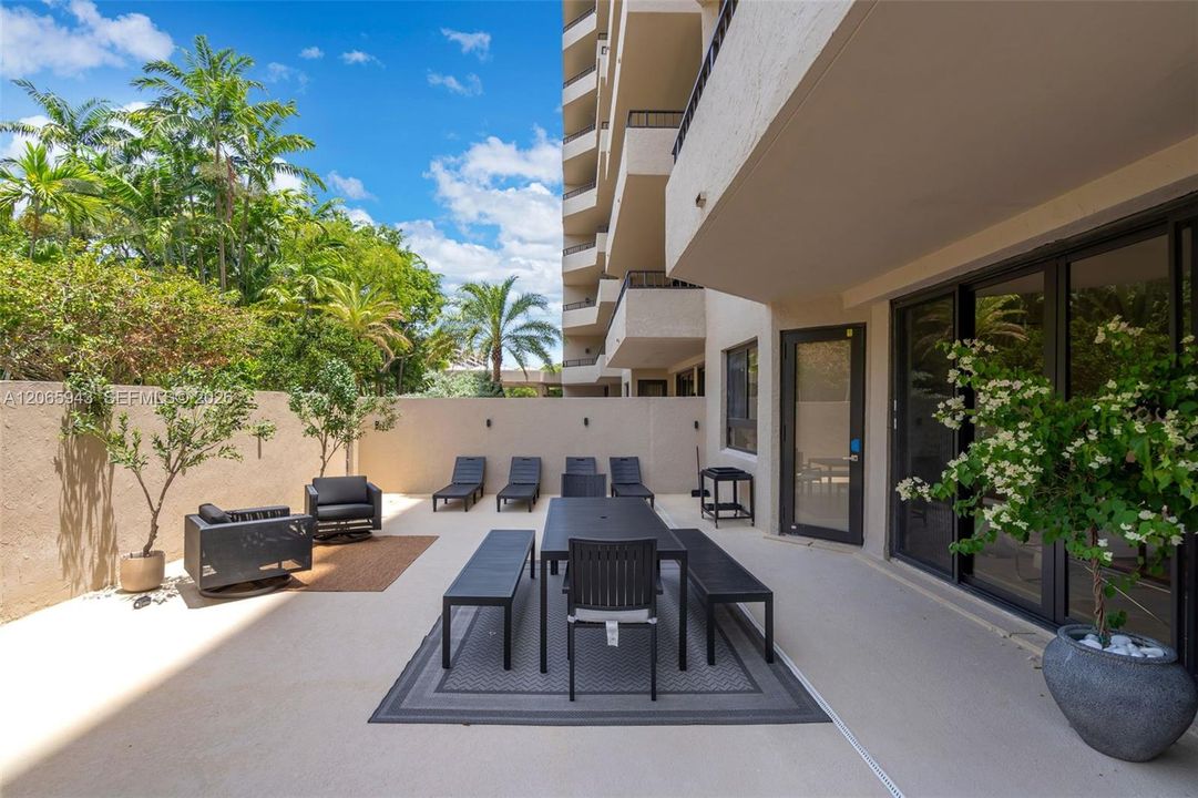 В аренду: $12,000 (2 спален, 2 ванн, 1547 Квадратных фут)