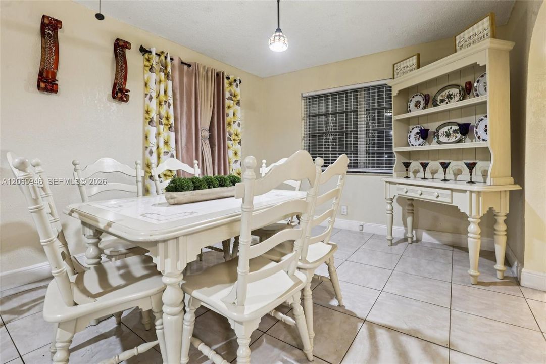 En Venta: $530,000 (3 camas, 2 baños, 1457 Pies cuadrados)