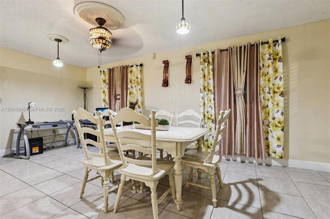 En Venta: $530,000 (3 camas, 2 baños, 1457 Pies cuadrados)