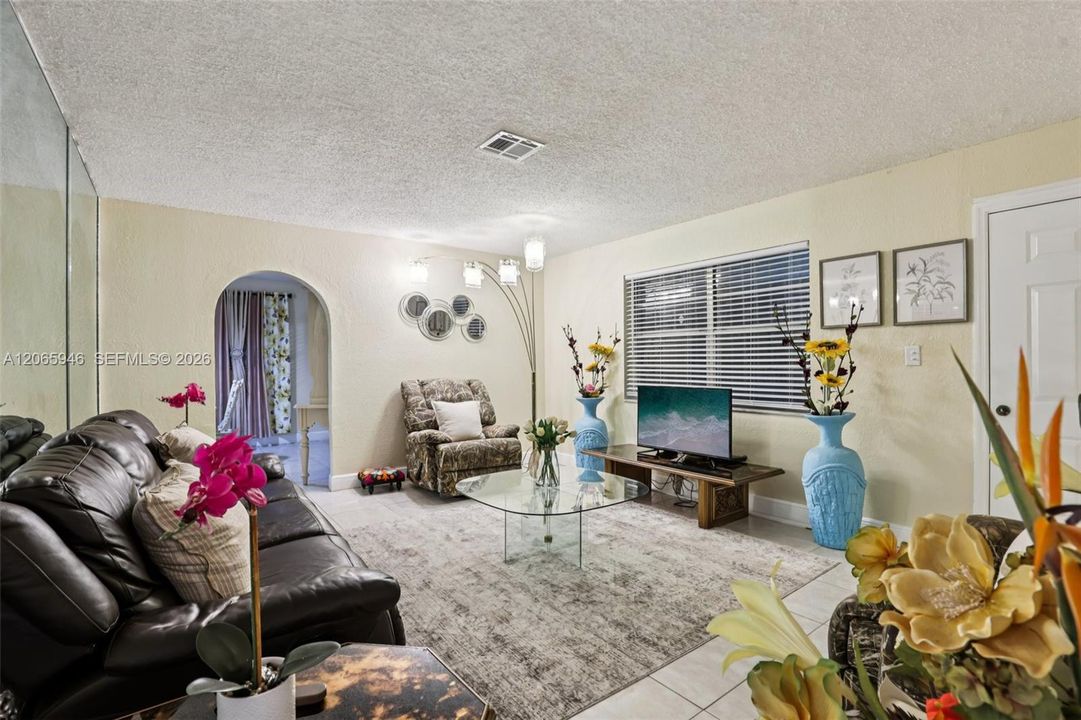En Venta: $530,000 (3 camas, 2 baños, 1457 Pies cuadrados)