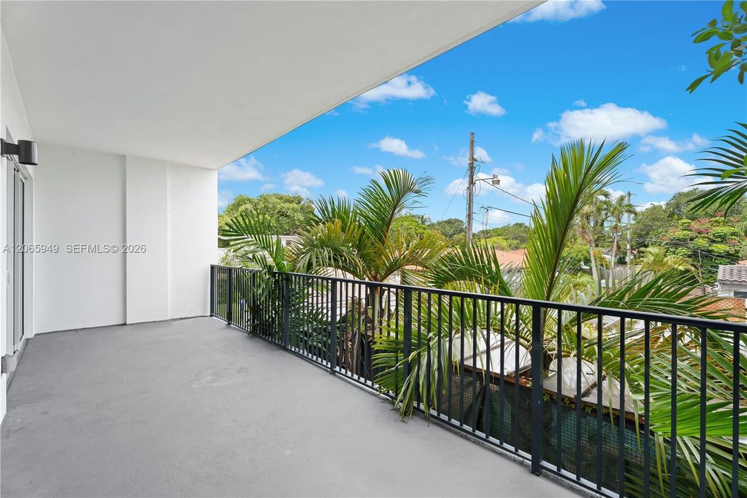 Active With Contract: $3,900 (3 beds, 2 baths, 1297 Square Feet)