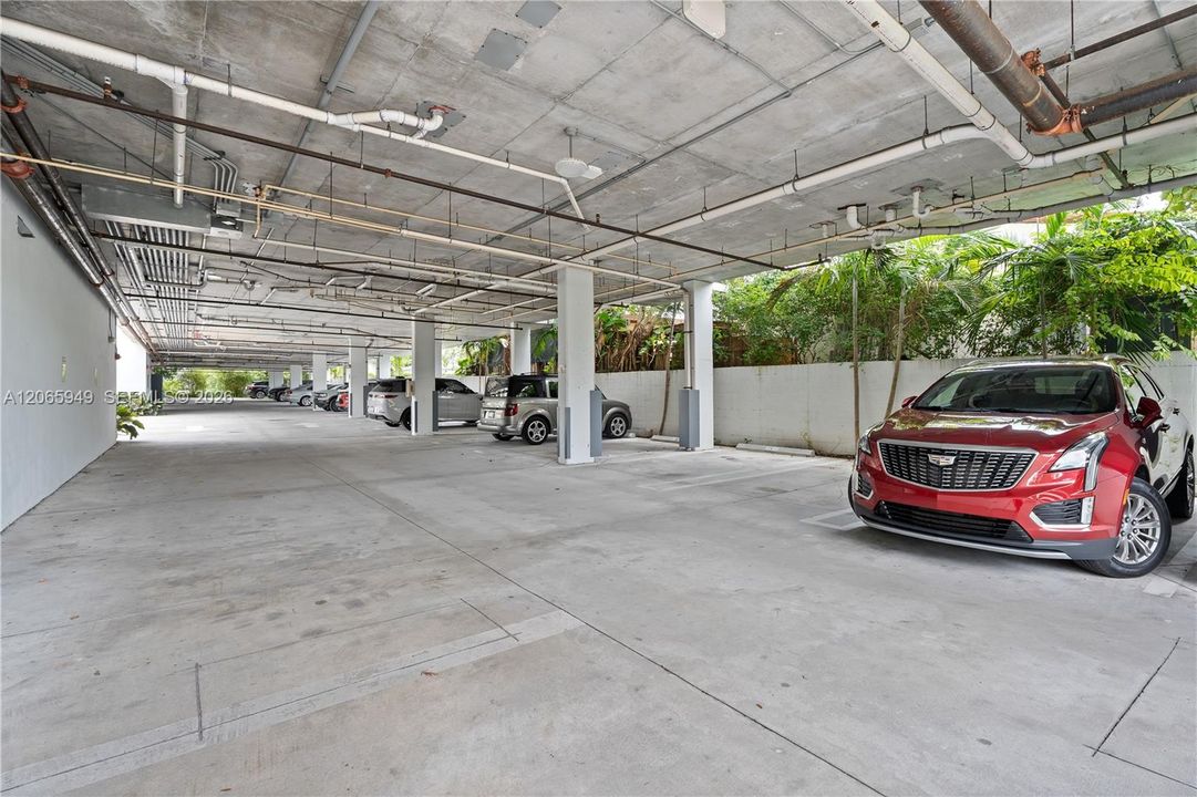 Active With Contract: $3,900 (3 beds, 2 baths, 1297 Square Feet)