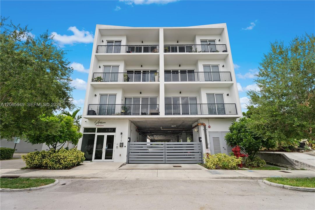 Active With Contract: $3,900 (3 beds, 2 baths, 1297 Square Feet)