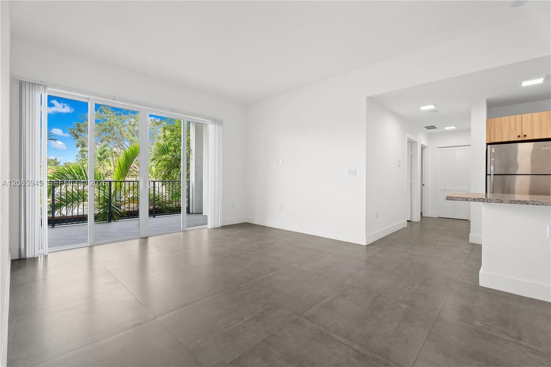 Active With Contract: $3,900 (3 beds, 2 baths, 1297 Square Feet)