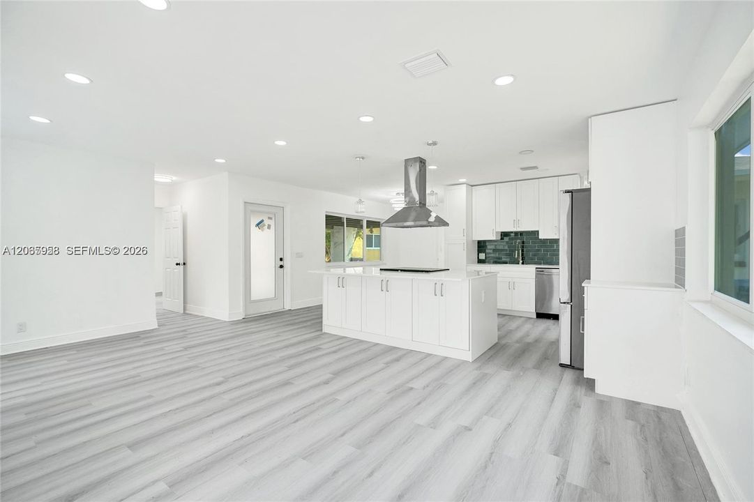 For Rent: $3,200 (3 beds, 3 baths, 2221 Square Feet)