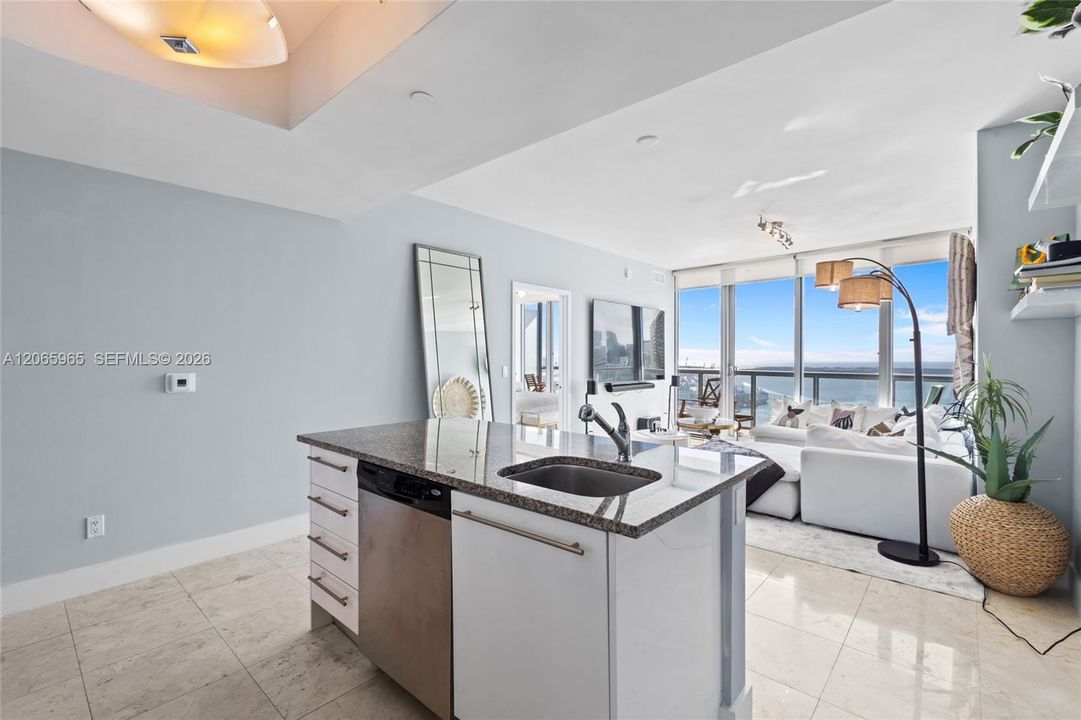 For Sale: $599,000 (1 beds, 1 baths, 943 Square Feet)