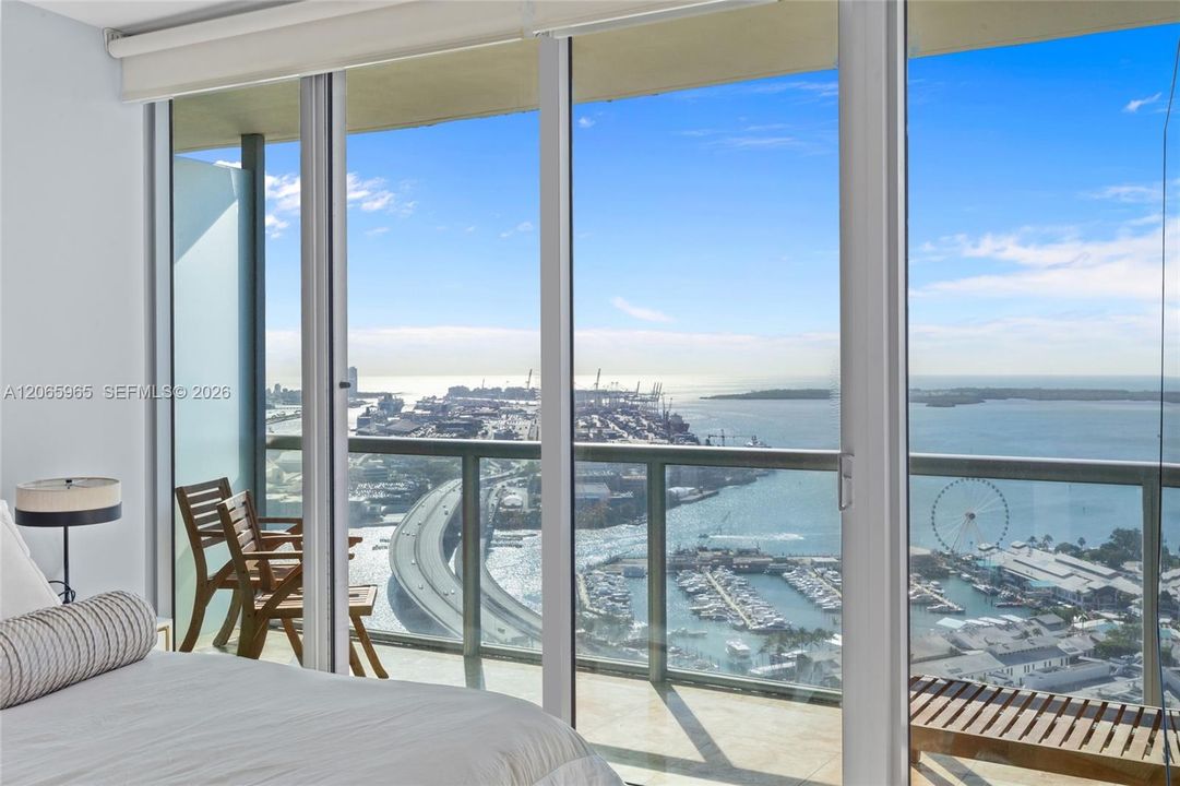 For Sale: $599,000 (1 beds, 1 baths, 943 Square Feet)