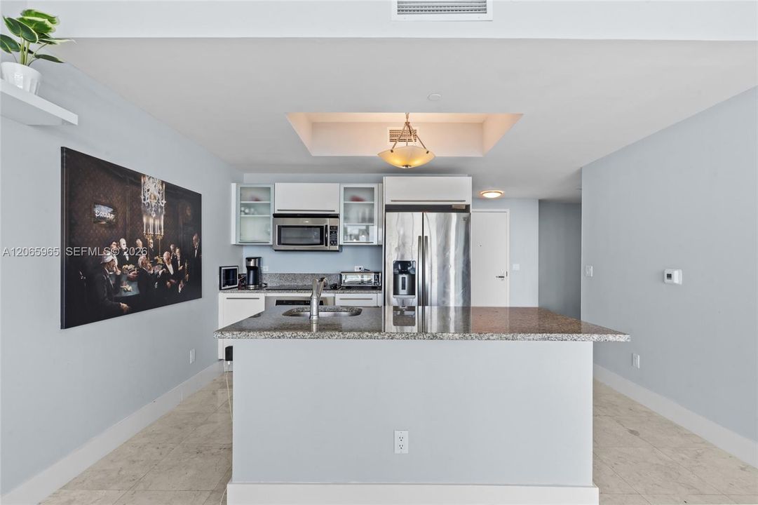 For Sale: $599,000 (1 beds, 1 baths, 943 Square Feet)