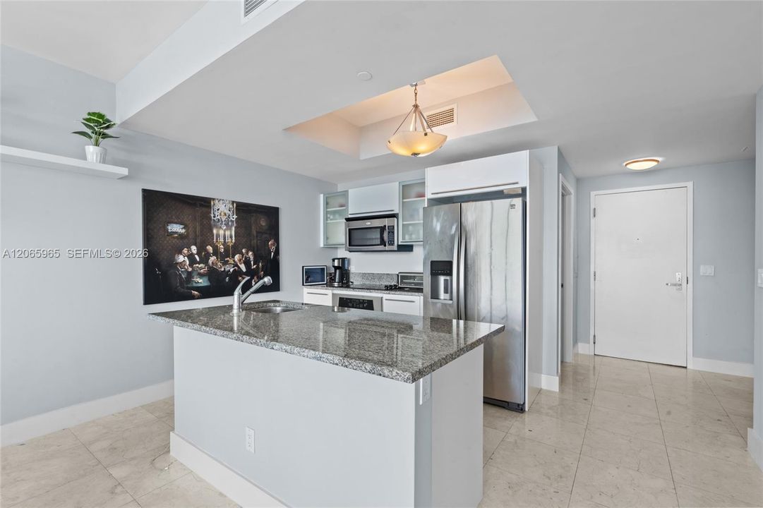 For Sale: $599,000 (1 beds, 1 baths, 943 Square Feet)