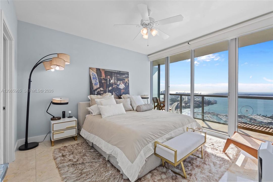 For Sale: $599,000 (1 beds, 1 baths, 943 Square Feet)