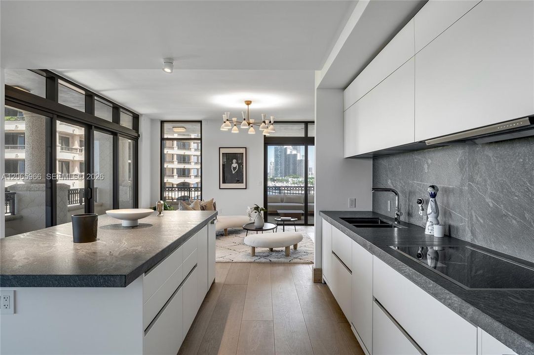 En Venta: $36,250,000 (5 camas, 6 baños, 7630 Pies cuadrados)