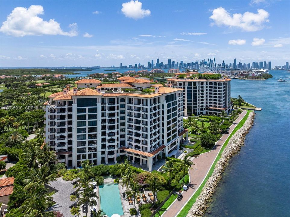 En Venta: $36,250,000 (5 camas, 6 baños, 7630 Pies cuadrados)