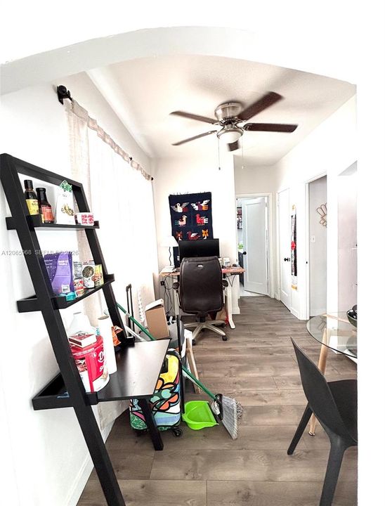 Active With Contract: $1,550 (1 beds, 1 baths, 3550 Square Feet)