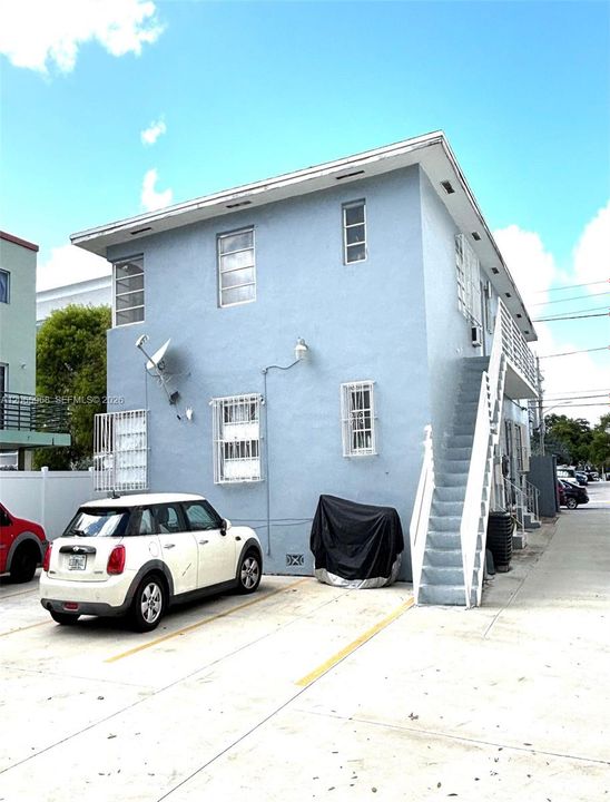 Active With Contract: $1,550 (1 beds, 1 baths, 3550 Square Feet)
