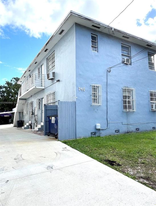 Active With Contract: $1,550 (1 beds, 1 baths, 3550 Square Feet)