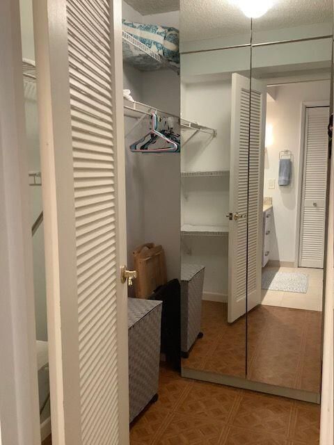 9209WalkinClosetnew
