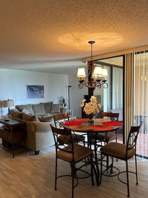 LIVING/DINING AREAS